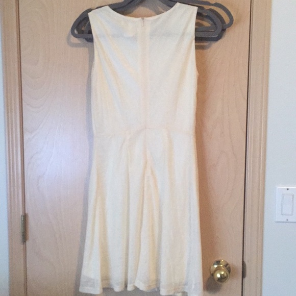 New Hem and Thread Ivory dress - Picture 2 of 7
